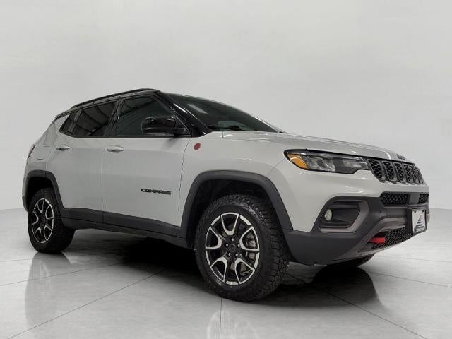 2025 Jeep Compass Trailhawk 4x4 in Silver Zynith Metallic Clearcoat — front three-quarter view